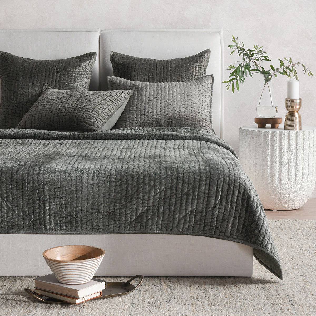 Bari - Velvet Quilt Set