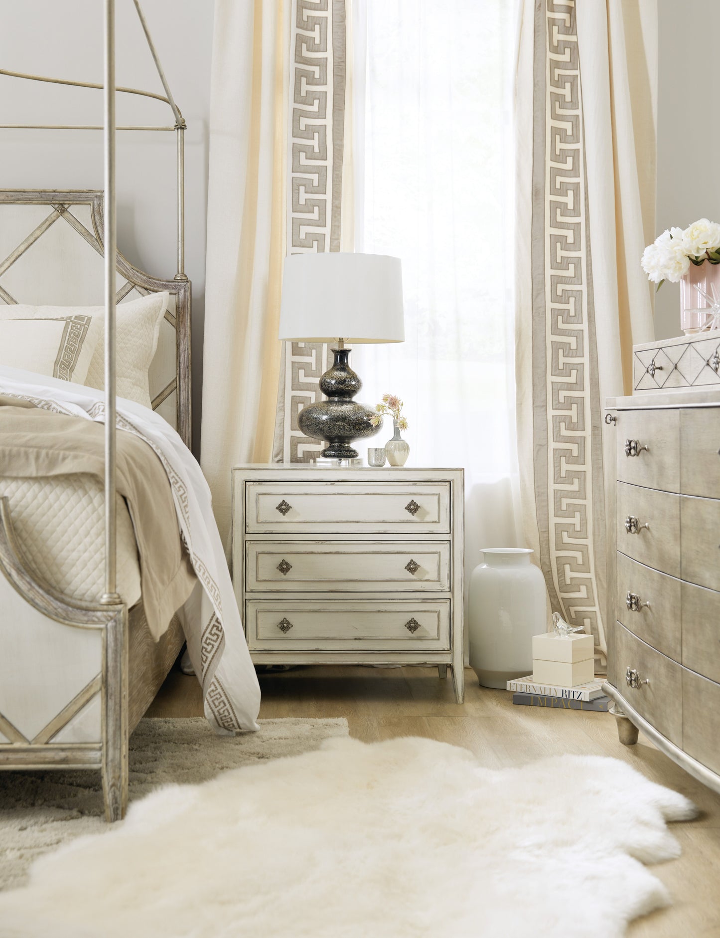 Sanctuary - Anastasie Nightstand