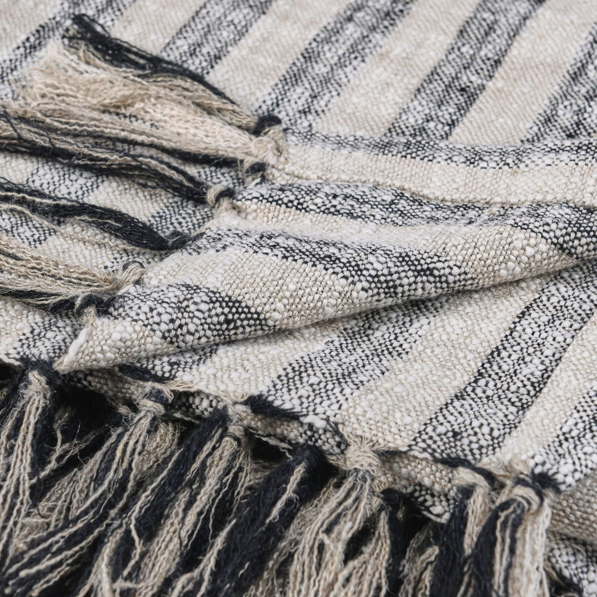 Linna - Throw - Natural / Black