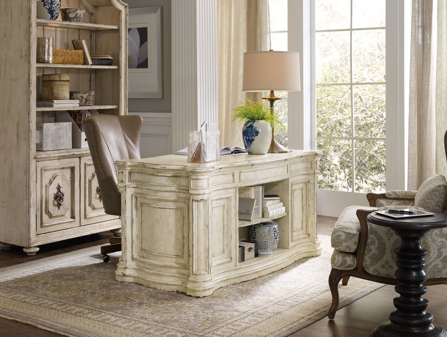 EC - Lynn Executive Swivel Chair