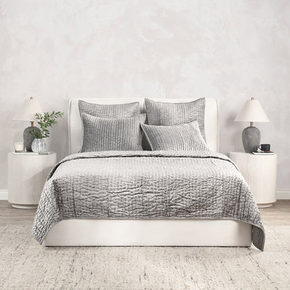 Bari - Velvet Quilt - Gray