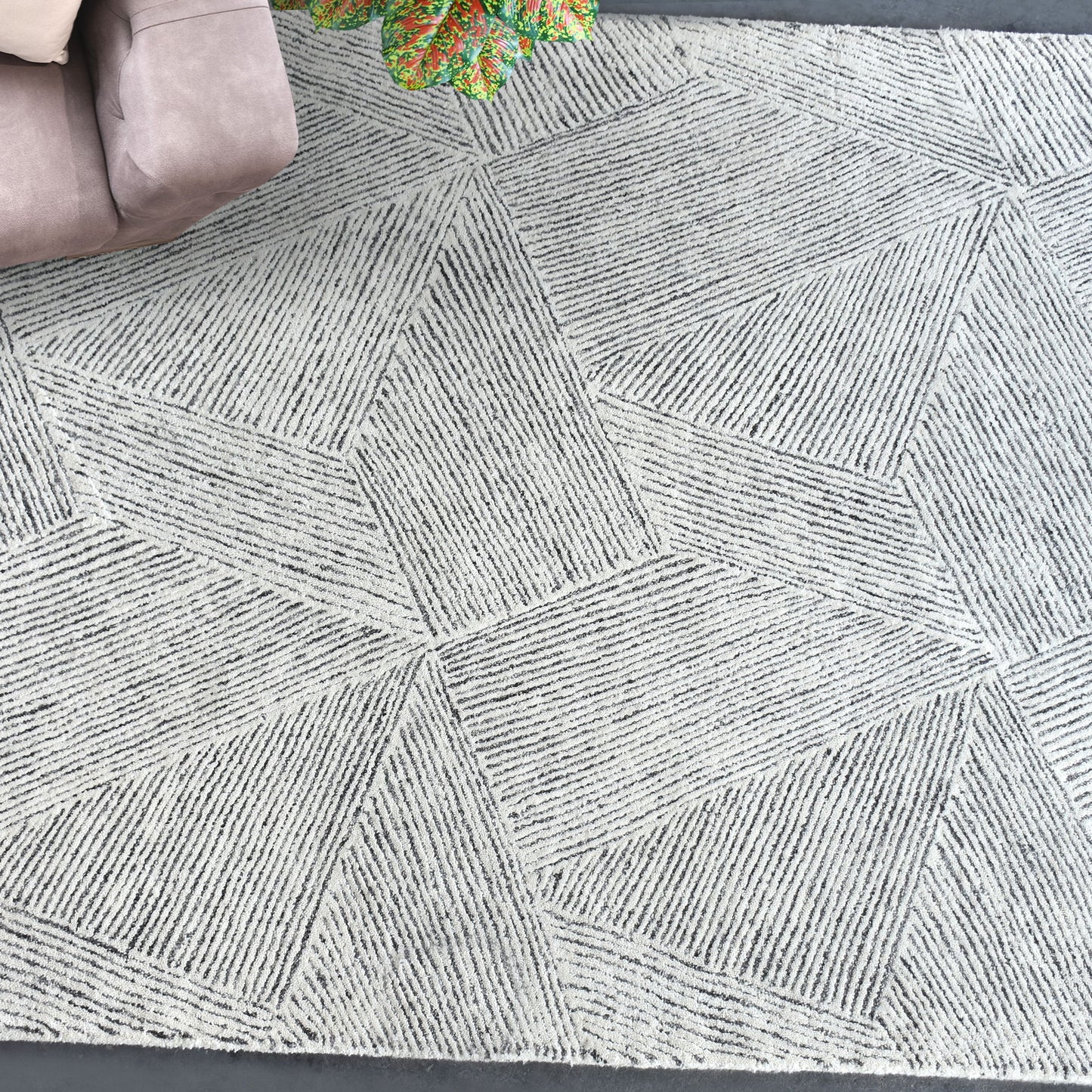 Paonia - Geometric 8 X 10 Rug - Pearl Silver